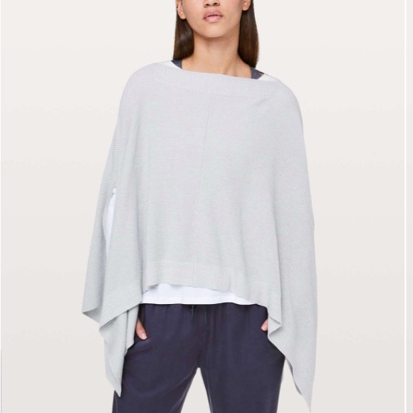 Lululemon Forward Flow CapeSilver Fox / Alpine White